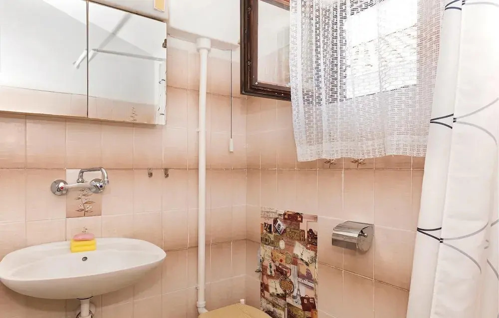 Awesome Home in Jadrija With Wifi and 2 Bedrooms