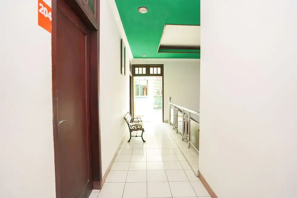 RedDoorz near UPN Veteran