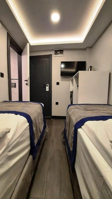SAND DOOR HOTEL