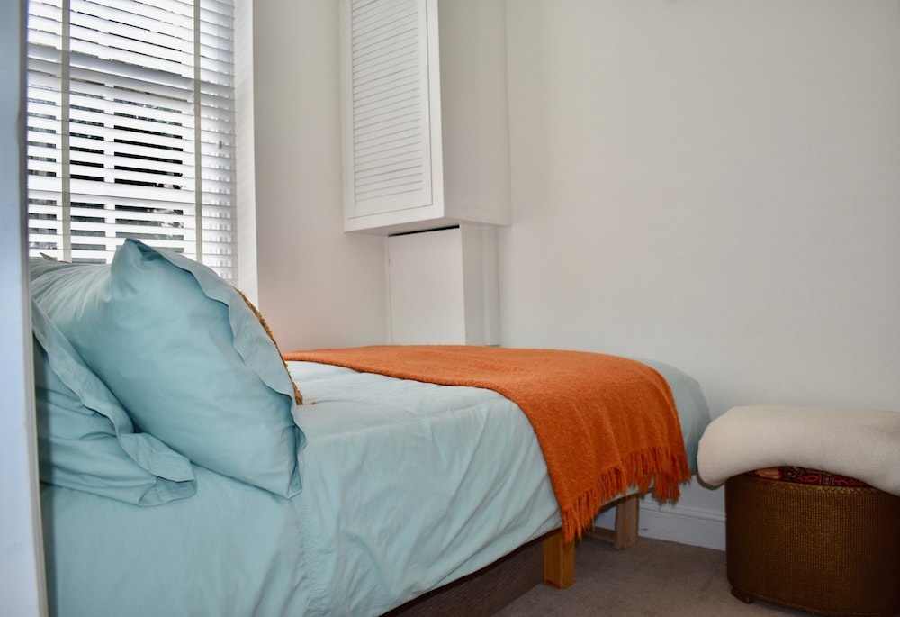 2 Bedroom Apartment Near Hove Seafront