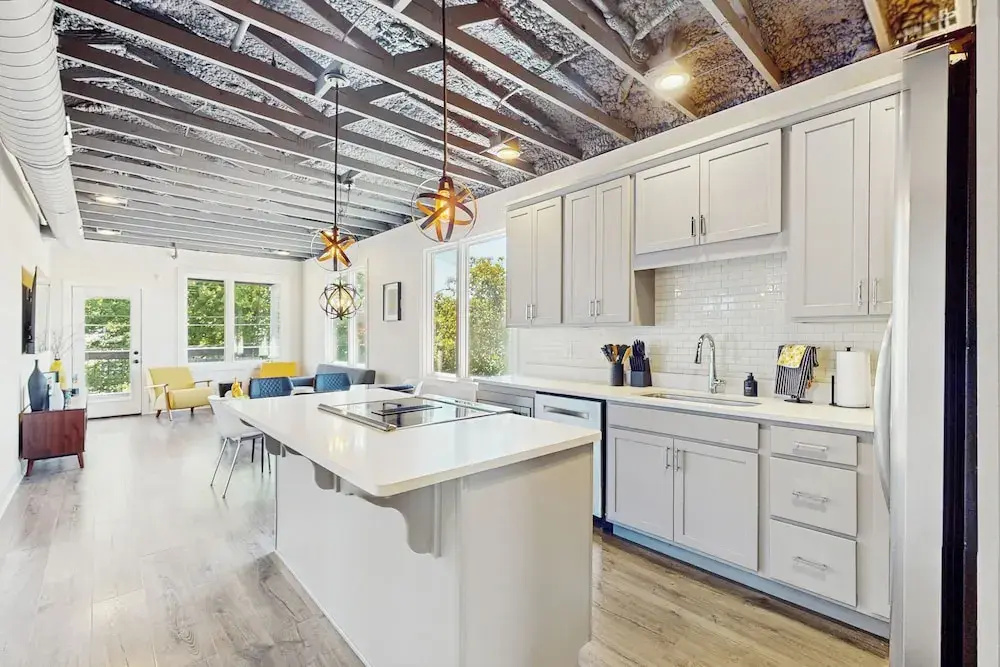 2BR Apartment w/ Balcony, Wifi & Full Kitchen