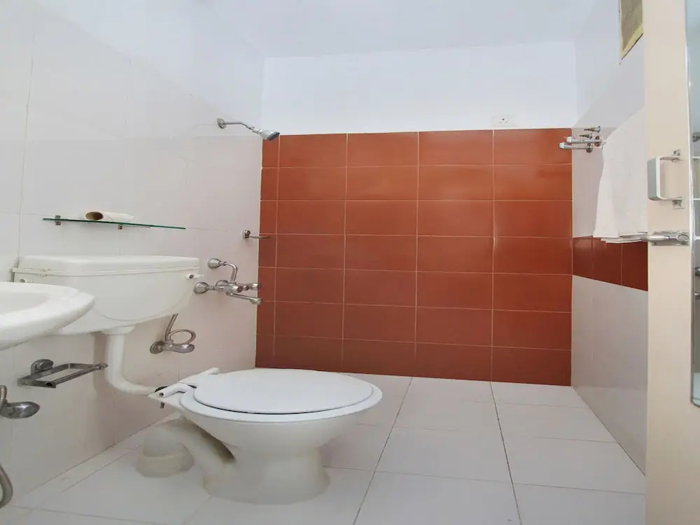 OYO 1356 Hotel Gokulam Compact