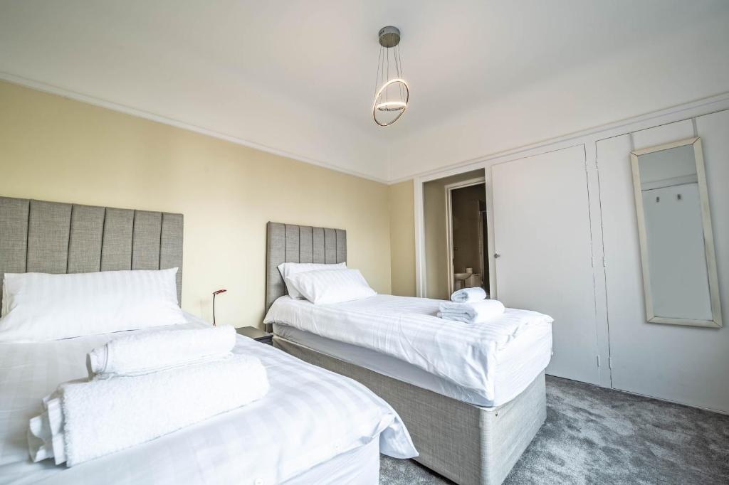 The Manor - Large Luxury home in Bournemouth - Sleeps 12+