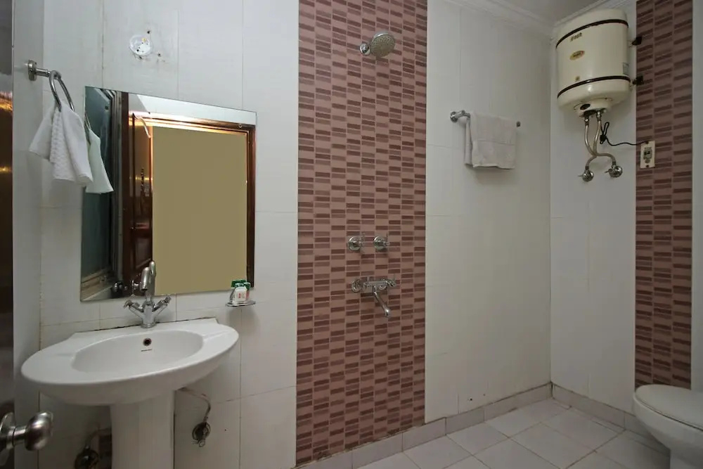 OYO 7619 Hotel VRS