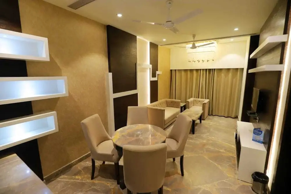 Hotel Skylark