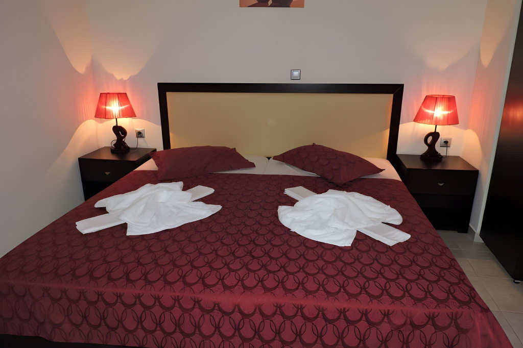 Golden Rose Suites