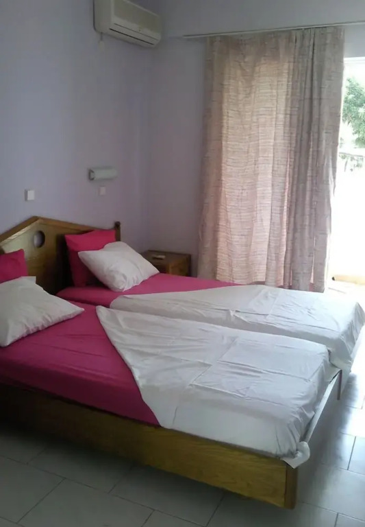 Room-rustic and Spacious Studio by the b