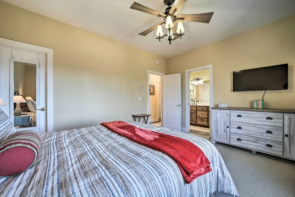 Beautiful Lake Views! ‘Glenville Serenity Lodge