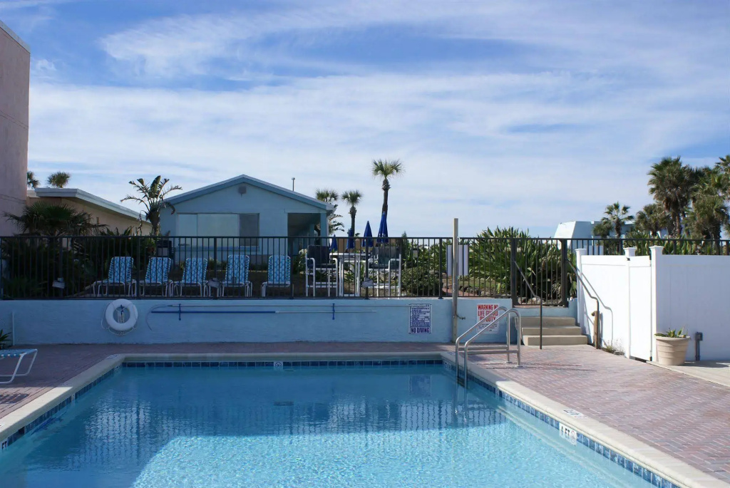 Daytona Shores Inn and Suites