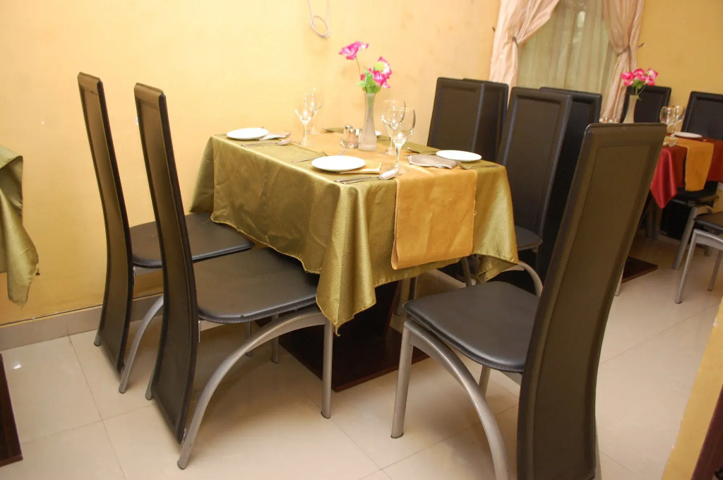 De Lawrence Court & Suites