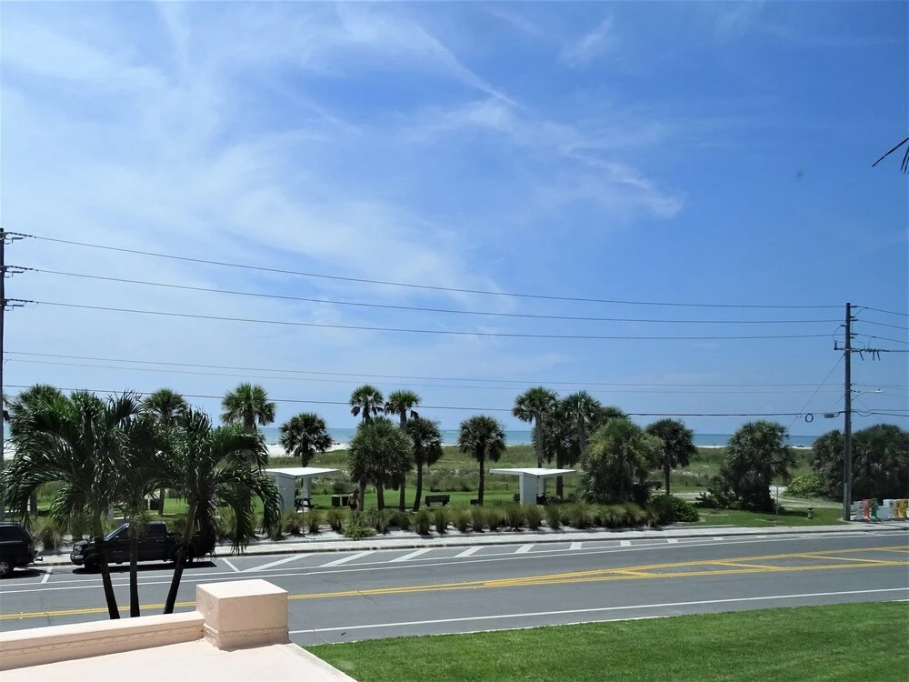 Sunset Royale 208 1 Bedroom 1 Bathroom Apts
