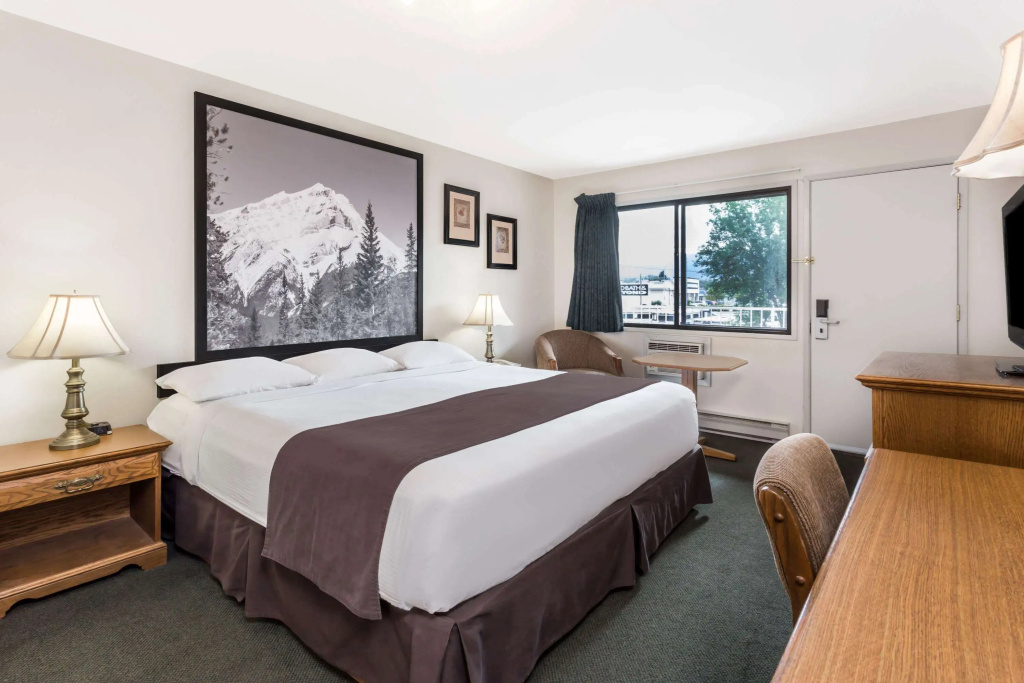 Super 8 by Wyndham Kelowna BC