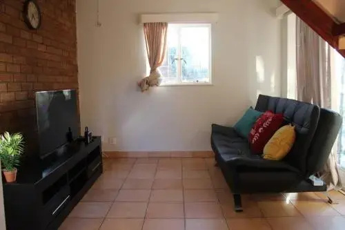 Warm, Comfy Duplex 5min Walk To North Park Mall