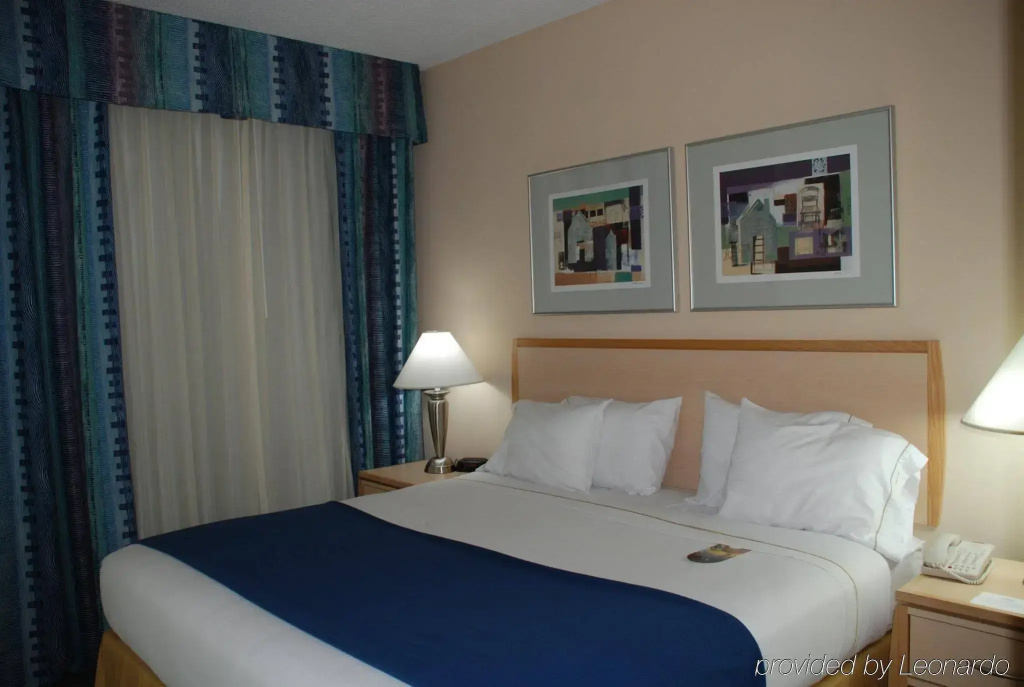 Holiday Inn Express Hotel & Suites San Antonio - Rivercenter Area by IHG