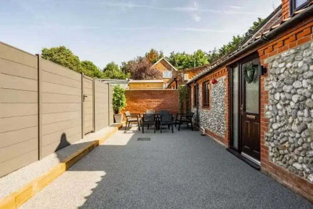Host Stay Fender Cottage
