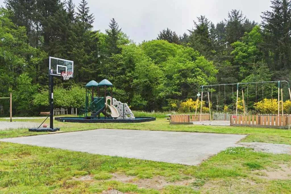 Long Beach Camping Resort Cabin 2