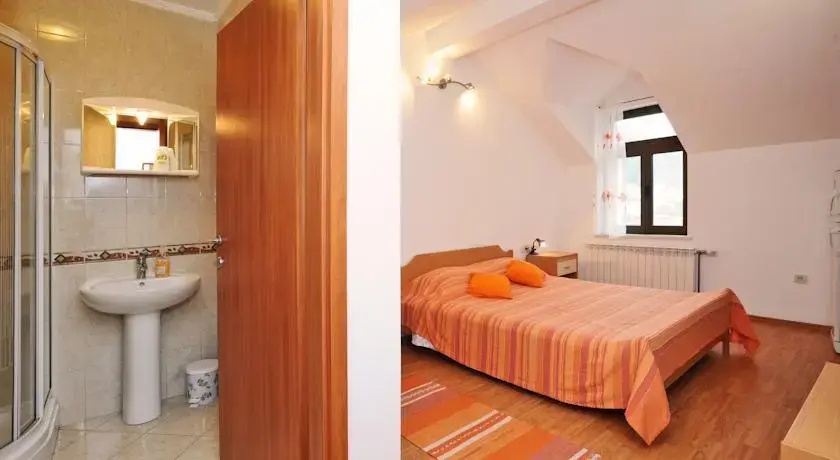 Ana Apartments