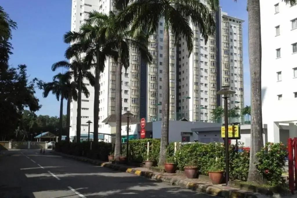Own Private Jucuzzi POOL inside Sri Petaling Hse