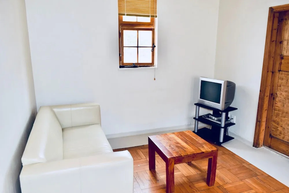 1 Bedroom Apartment Near Kloof Street