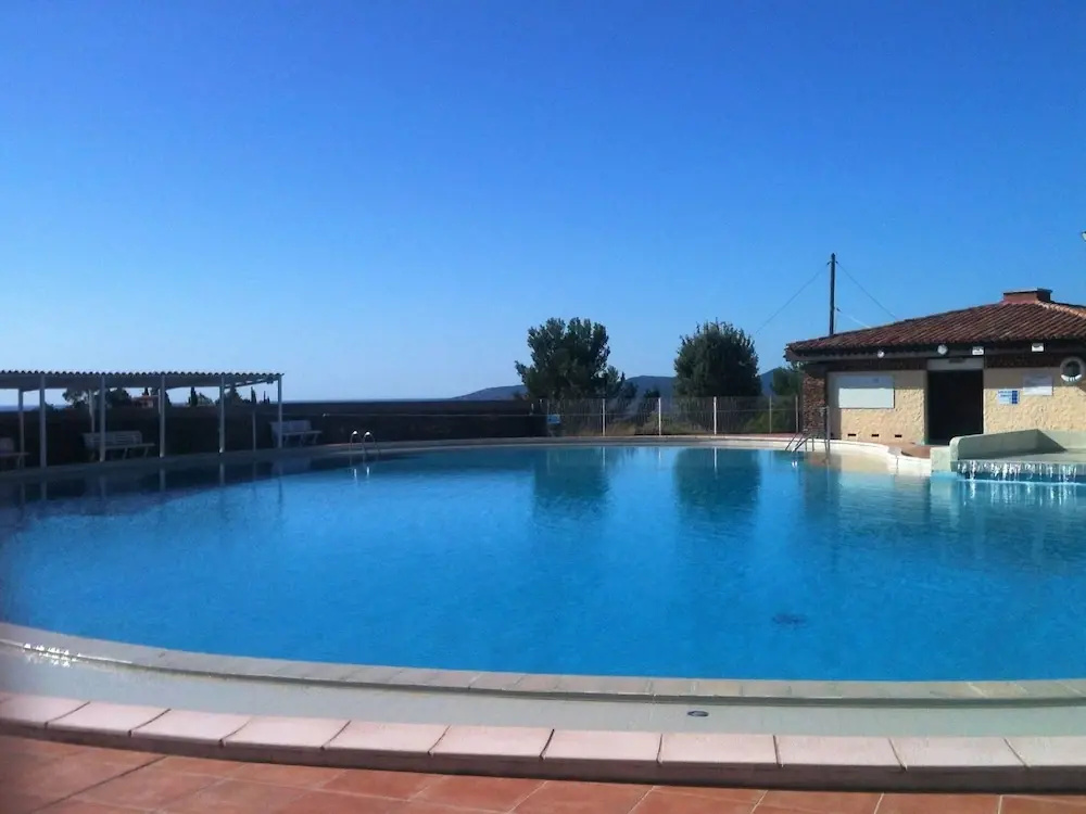 Charming holiday home, on a secured private domain with large swimming pool