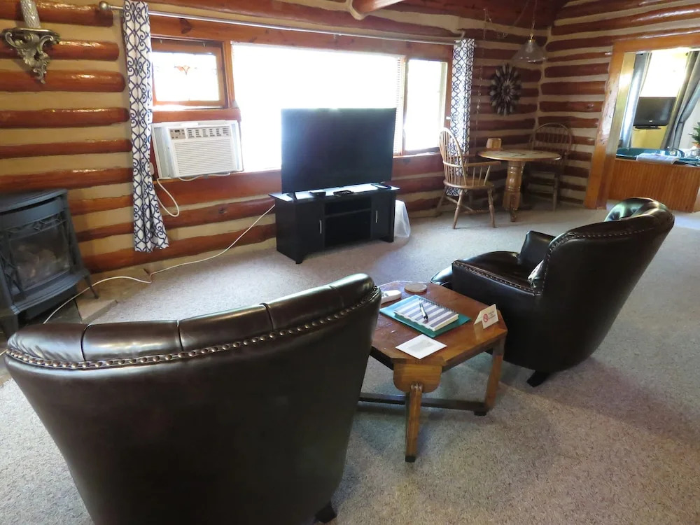 Tall Pines Inn