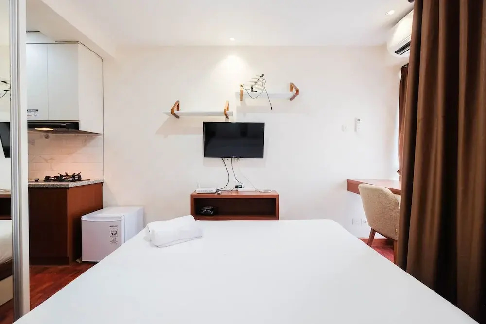 Cozy And Simply Studio Tifolia Apartment Near Kelapa Gading By Travelio