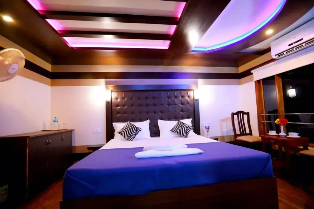 Indiavacationz Houseboats