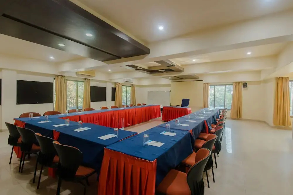 OYO 10382 Hotel Saffron Suites