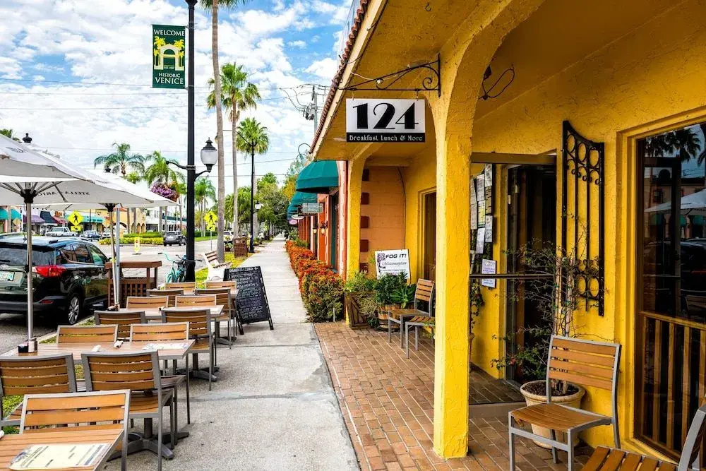 Tropical Villas Of Venice Beach