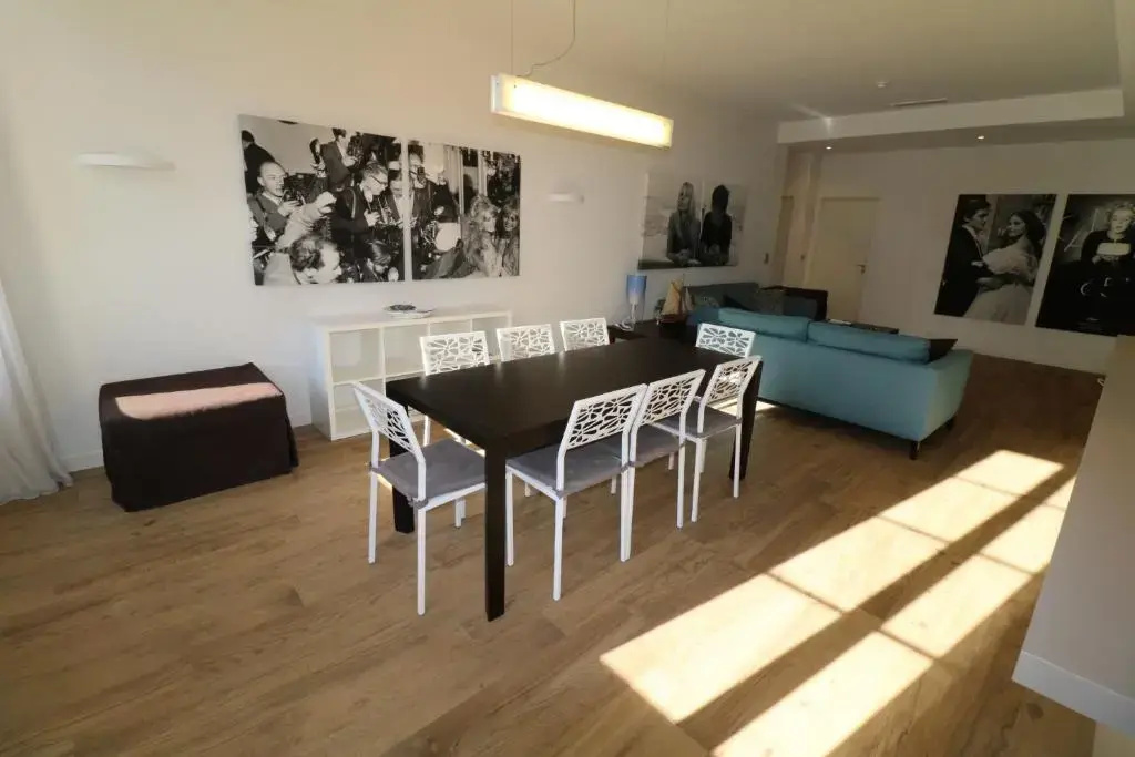Luxury, central 3 bedroom, 3 bathrooms 5 mins from the Palais 410