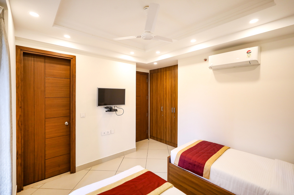 FabHotel La Paz Stay B&B