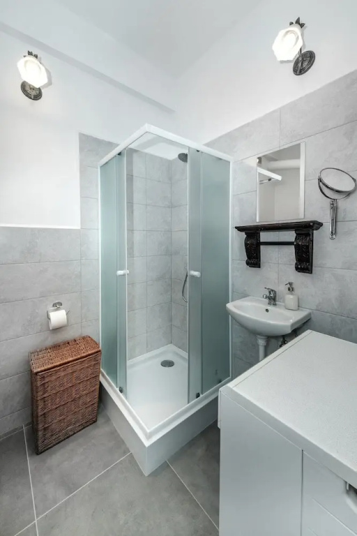 Friends Avenue Apartment