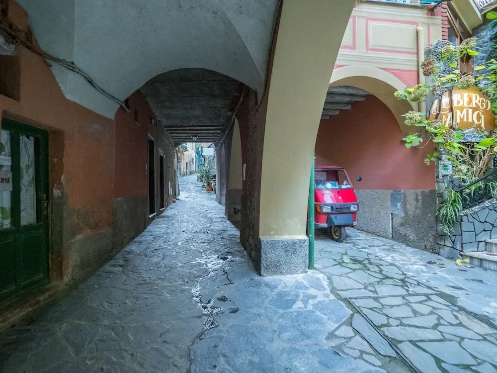 Picabon Quiet Apartment with AC & Balcony