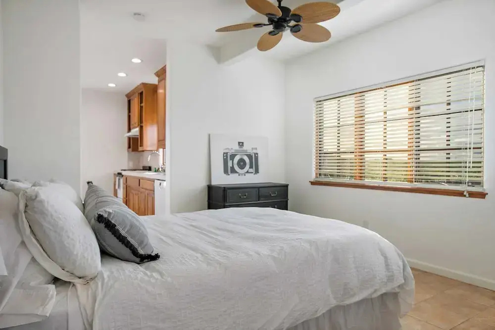 Wellsona Vineyard Retreat + Pool, Hot Tub, Views Main Home + Guest Home