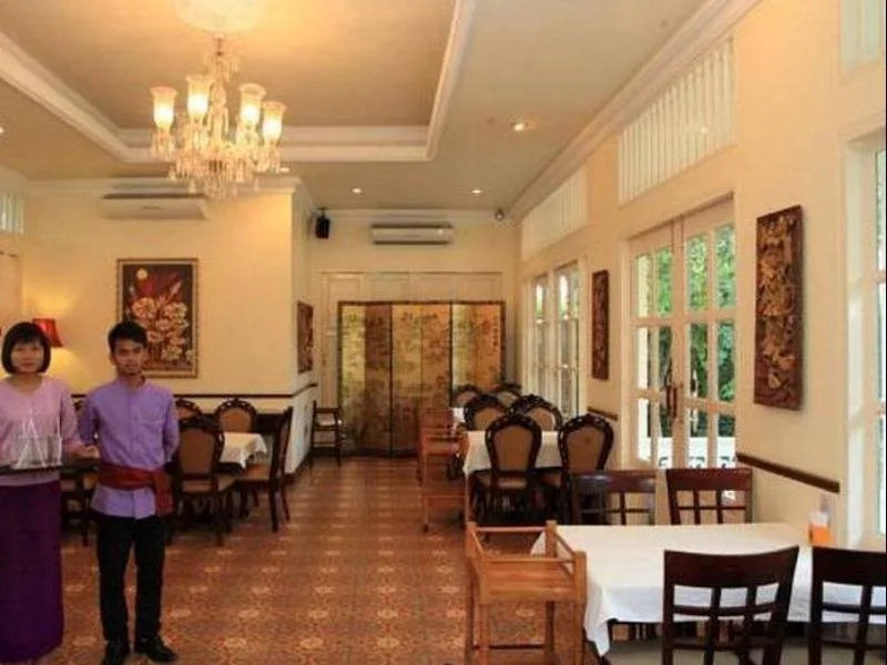 Aunruen Residence & Restaurant
