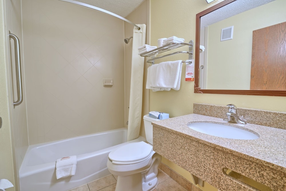 Super 8 by Wyndham Latham - Albany Airport