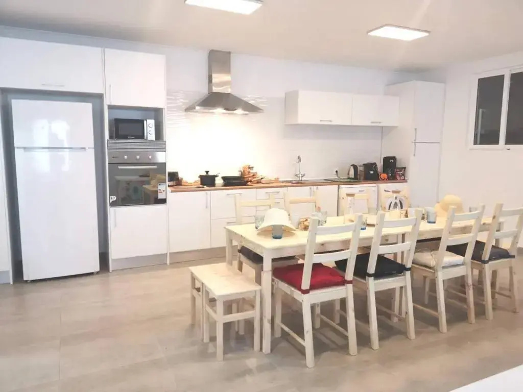 Private Couple Room On Caparica Poshtel