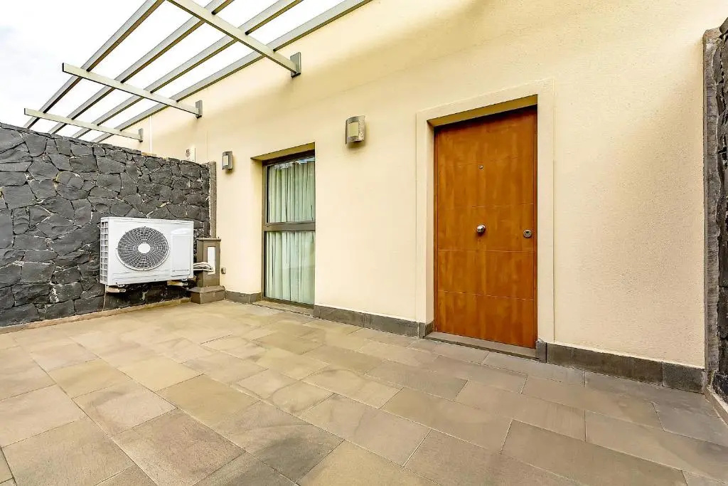 Townhouse 2 bedrooms on the first line