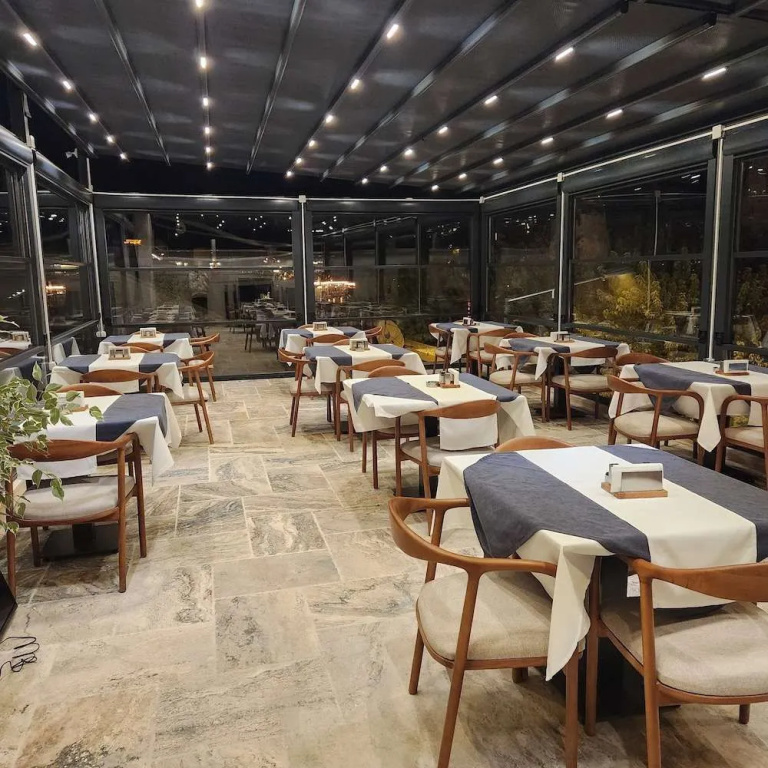 Noah\s Ark Cave Hotel