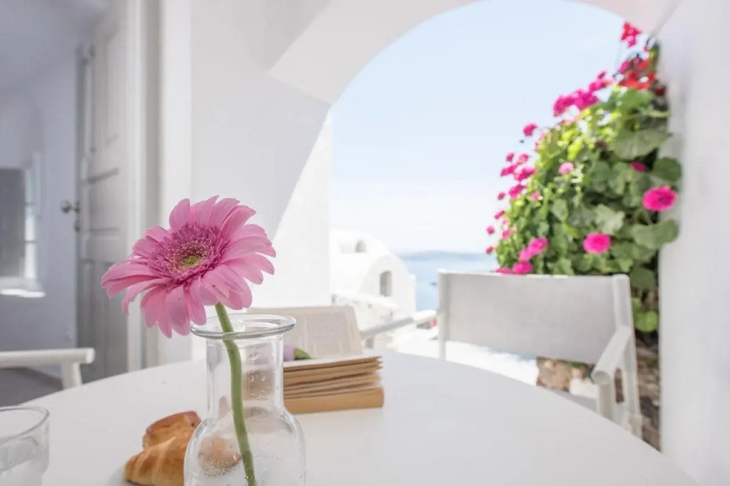 Aqua Luxury Suites by Estia