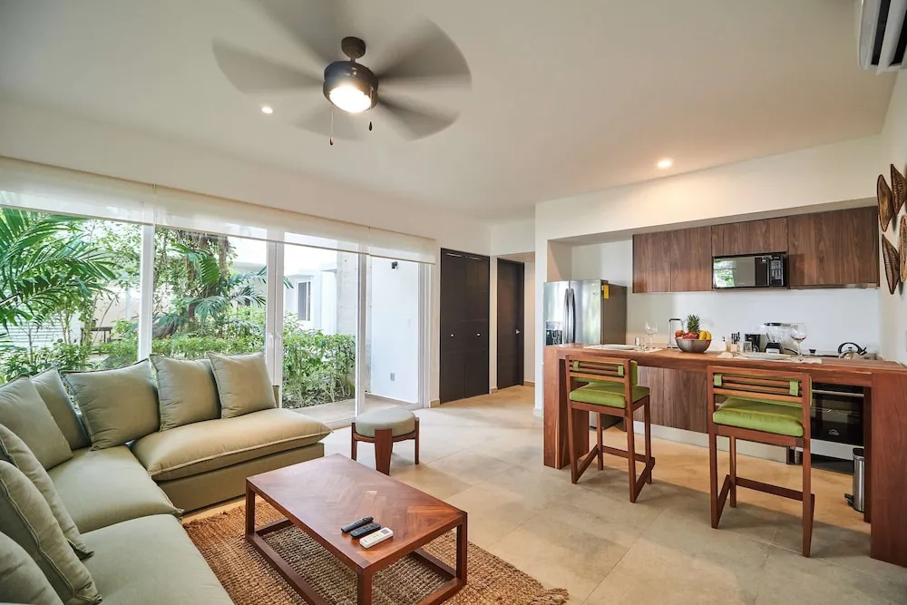 Amazing Apartment With Pools Gym BBQ Yoga Deck