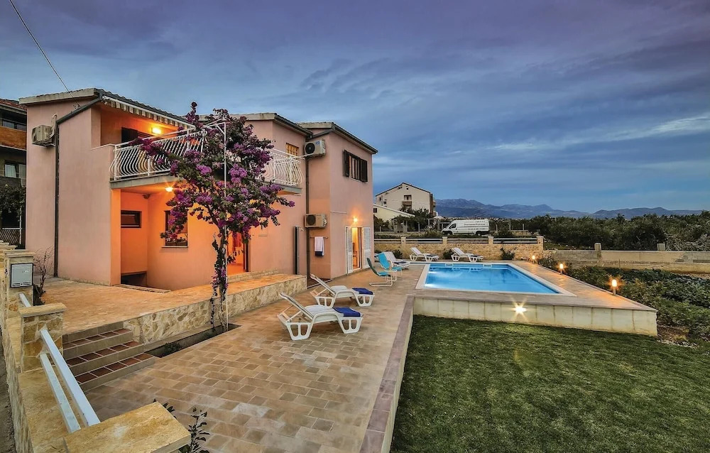 Nice Home in Kastel Sucurac With Wifi and 3 Bedrooms