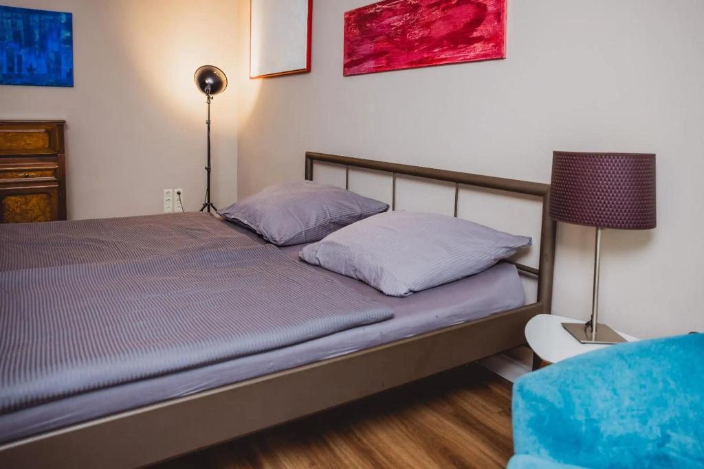 Charmante Altbau-Wohnung zwischen Altstadt und Klinikum mit Parkplatz