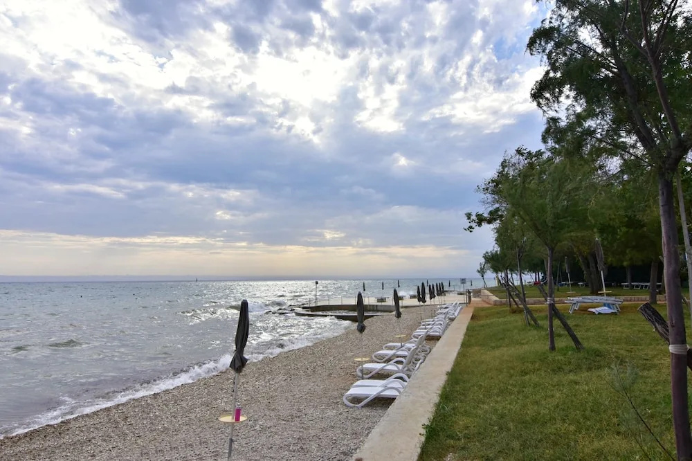 Terrace Flat 300 mt From Beach
