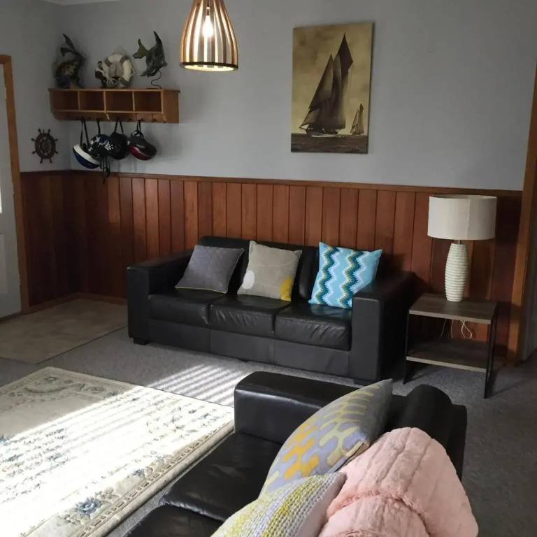 ‘Rose Cottage’ sisters beach accommodation
