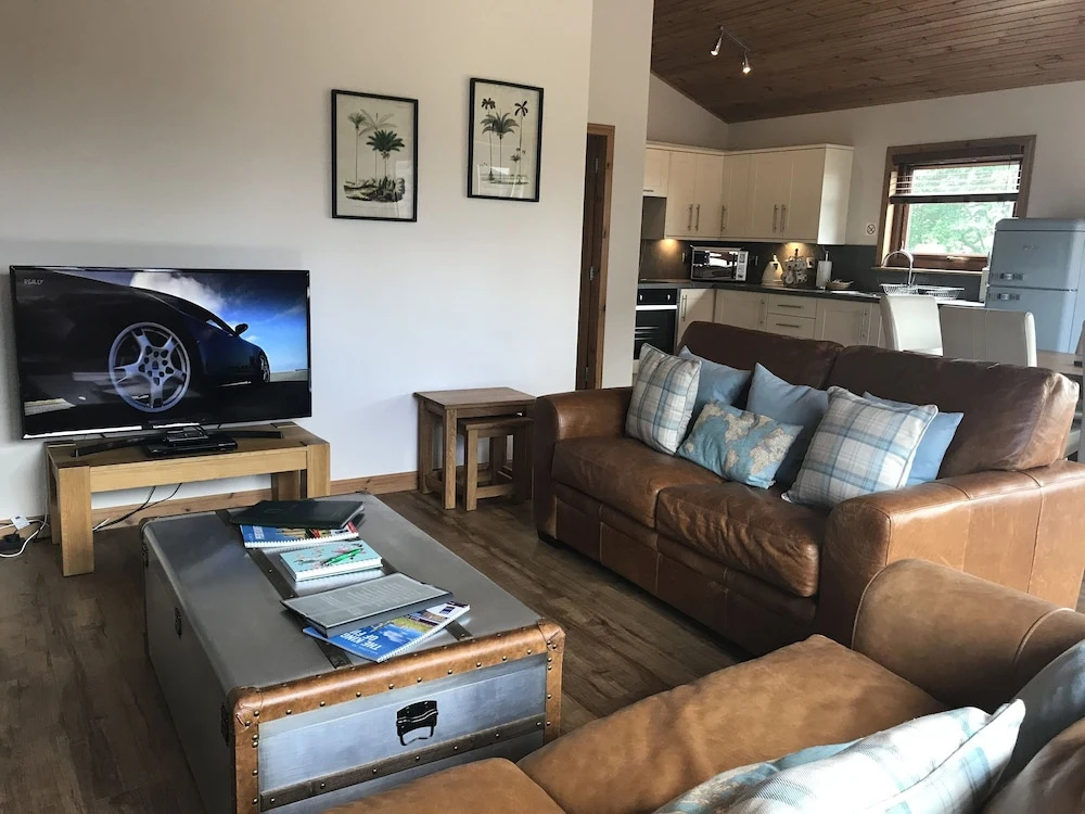 Douglas Fir Lodge With Hot Tub Near Cupar, Fife