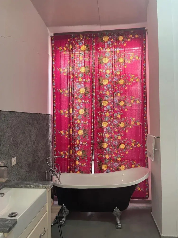 City Center Luxurious Studio Techas Place