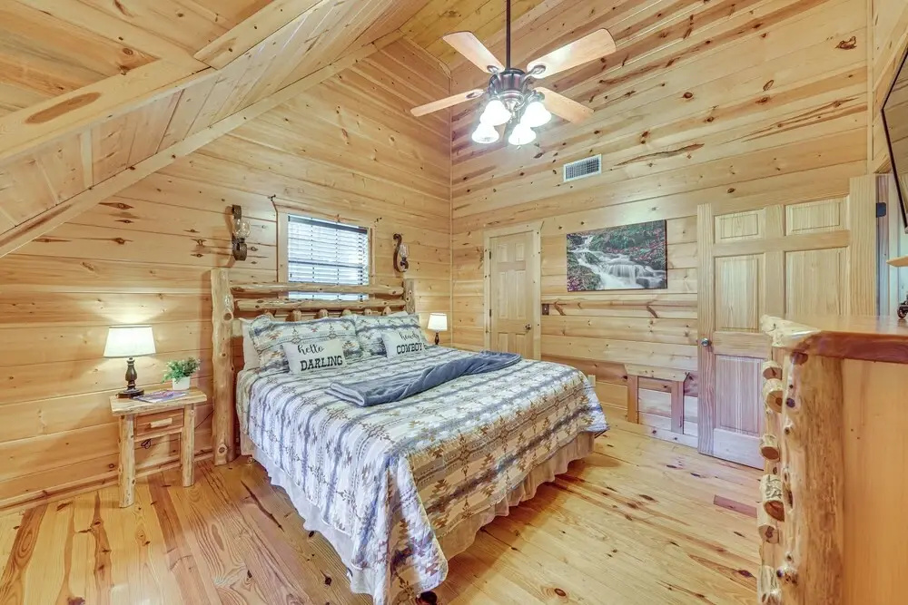 Hot Tub + Game Room: Family Retreat in Broken Bow