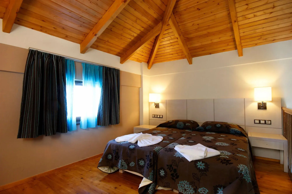 Theros Hotel