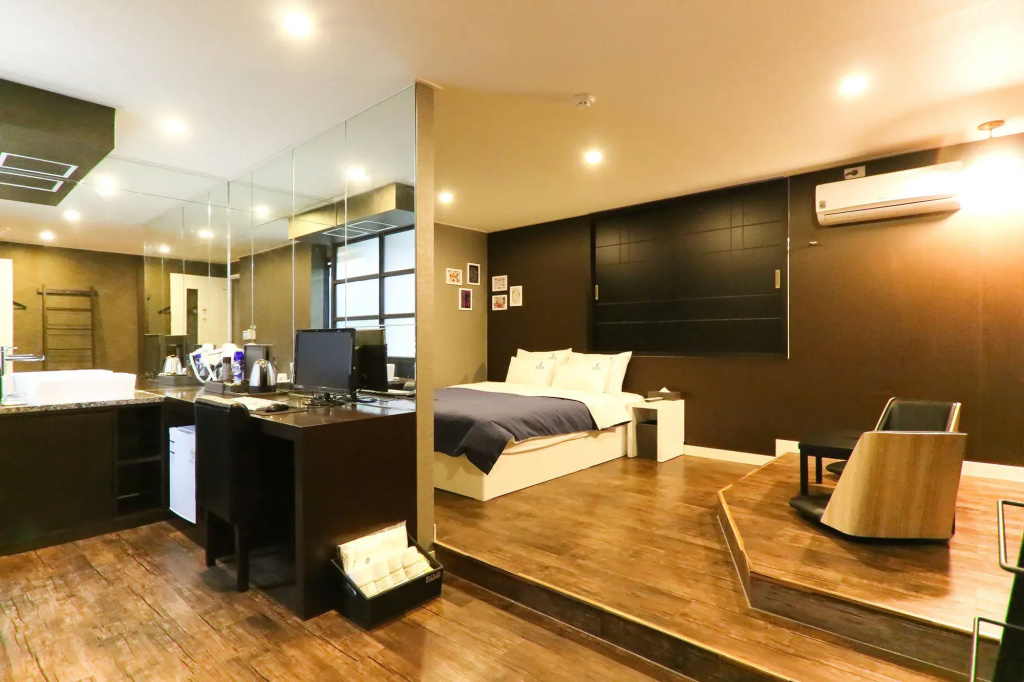 Louis Hotel